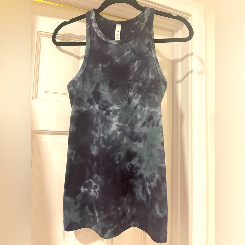 lululemon size 6 tank